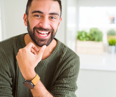 a man smiling with a healthy jaw